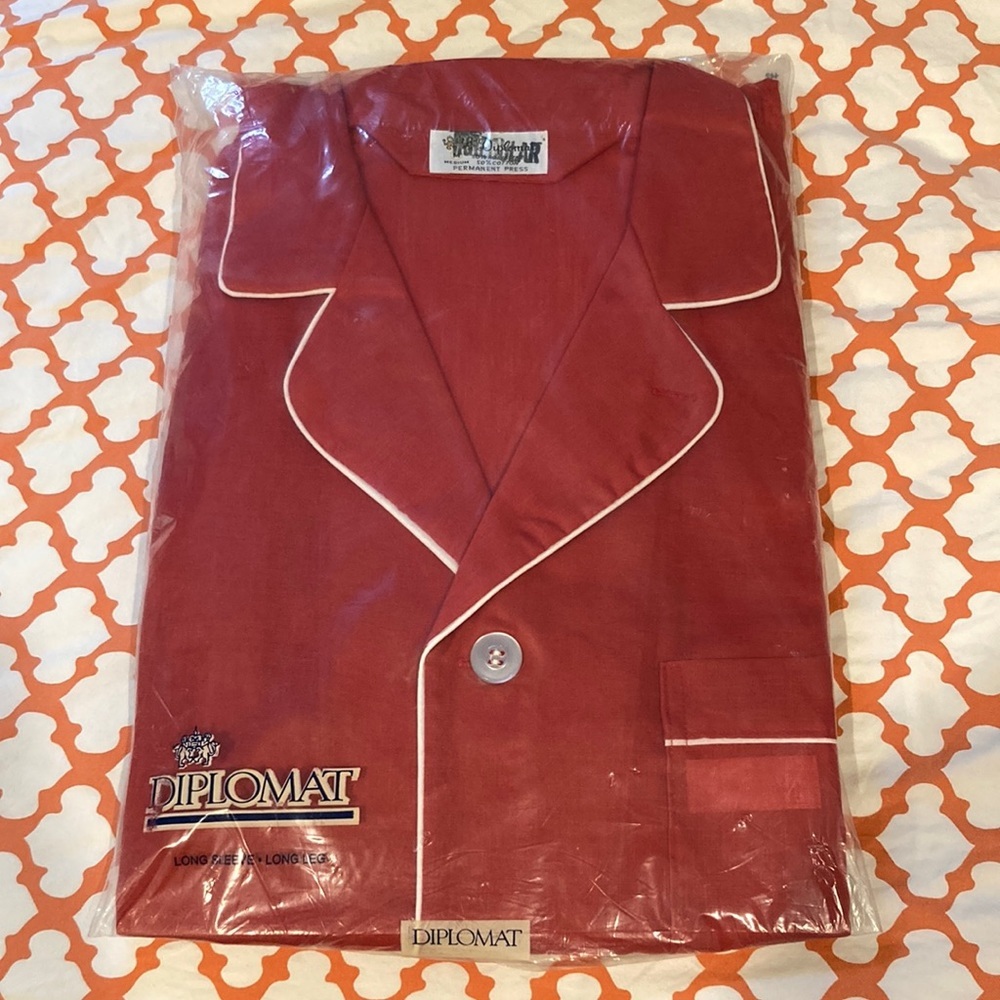 Vintage NOS 1960’s men’s red pajamas size‎ M 38”-40” chest.  Box N